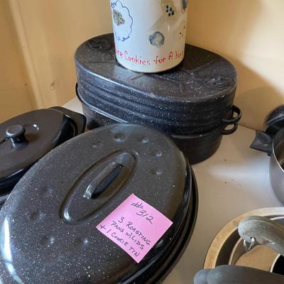 Sale Photo Thumbnail #936: 3 Roasting Pans with Lids plus