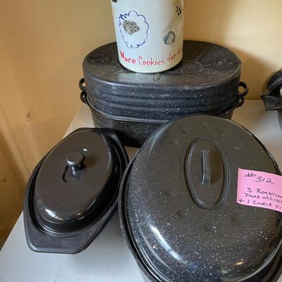Sale Photo Thumbnail #935: 3 Roasting Pans with Lids plus