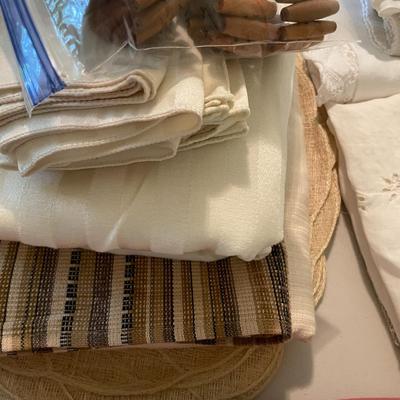 Sale Photo Thumbnail #943: Asst Ivory/White Linens - 10 plus pieces