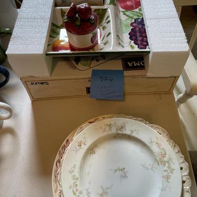 Sale Photo Thumbnail #977: 7 items - Serving dish with spreader & bowls