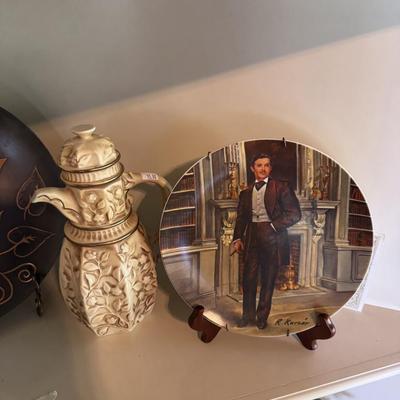 Sale Photo Thumbnail #227: Decorative plates
Figurines