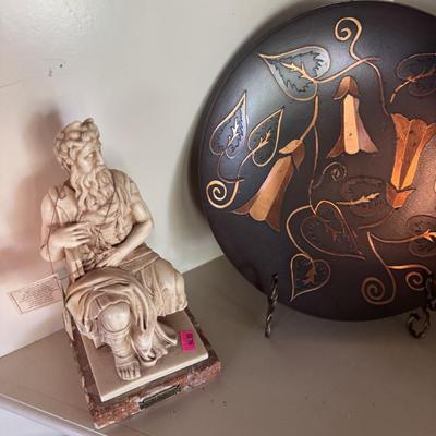 Sale Photo Thumbnail #226: Decorative plates
Figurines