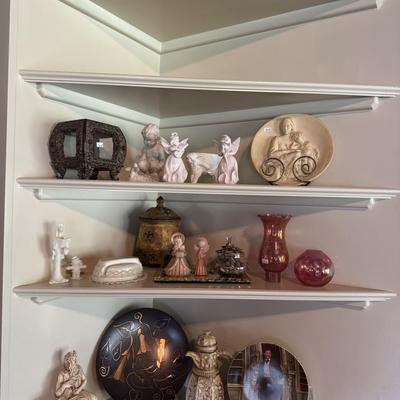 Sale Photo Thumbnail #225: Decorative plates
Figurines