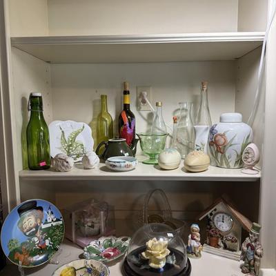Sale Photo Thumbnail #248: Shelf clock
Figurines
Glass bottles
Vases