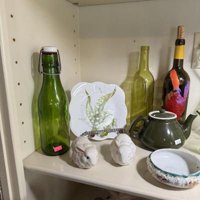 Sale Photo Thumbnail #254: Shelf clock
Figurines
Glass bottles
Vases