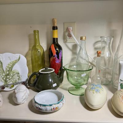 Sale Photo Thumbnail #253: Shelf clock
Figurines
Glass bottles
Vases