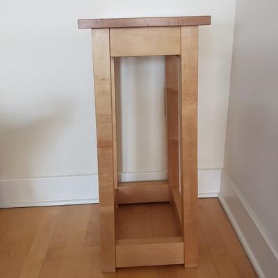 Blonde Wooden Display Table (E-KD)