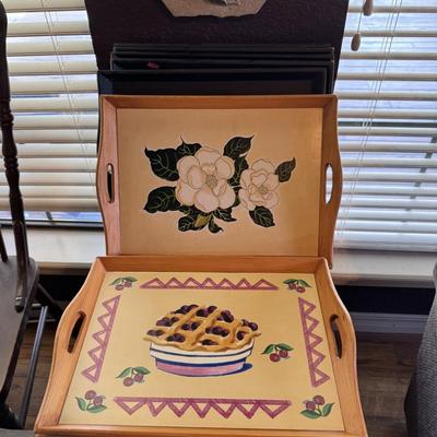 Sale Photo Thumbnail #261: End table
Multiple trays
Wall decor 

** end table trays sitting on NOT included! Only end table included the the one in front with the white tray leaning against the legs**