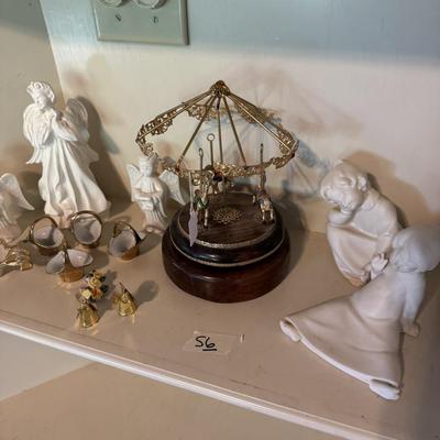 Sale Photo Thumbnail #272: Teapots
Shelf clock
Trinkets
Tea cups