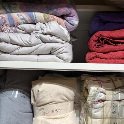 Sale Photo Thumbnail #268: Pillows, twin And queen sheets