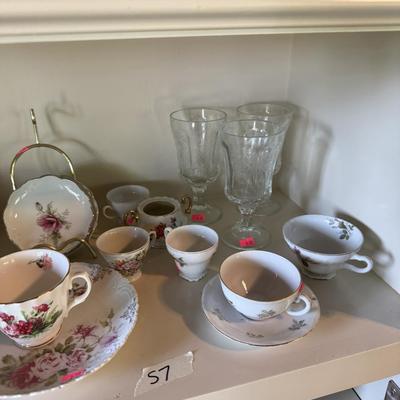 Sale Photo Thumbnail #282: Tea cups
Vase
Cups