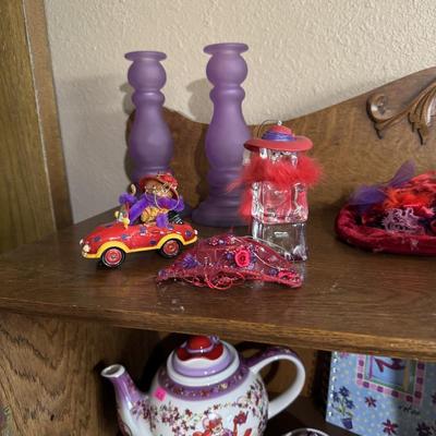 Sale Photo Thumbnail #324: Red hats
Hat box
Decor
Dress
Scarves

Hutch not included
