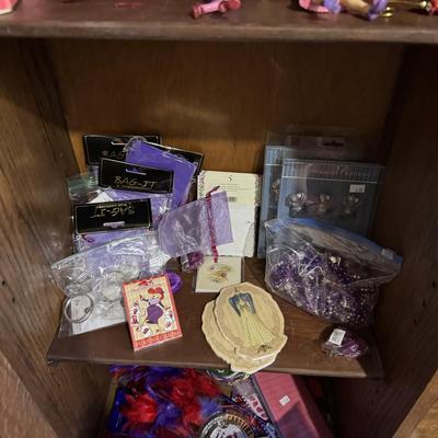 Sale Photo Thumbnail #328: Red hats
Hat box
Decor
Dress
Scarves

Hutch not included