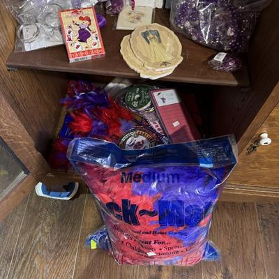 Sale Photo Thumbnail #329: Red hats
Hat box
Decor
Dress
Scarves

Hutch not included
