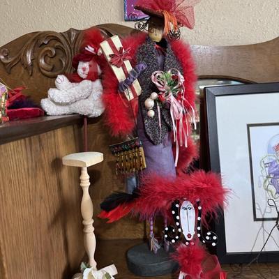 Sale Photo Thumbnail #323: Red hats
Hat box
Decor
Dress
Scarves

Hutch not included