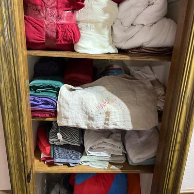 Sale Photo Thumbnail #427: Heating pads , sheets, pillow cases
