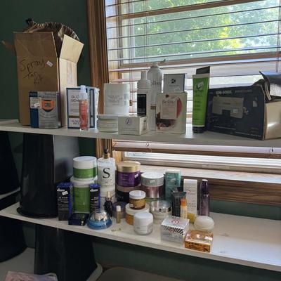 Sale Photo Thumbnail #429: Skin care
Spray tan kit

Table & shelves not included