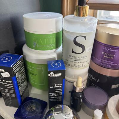 Sale Photo Thumbnail #435: Skin care
Spray tan kit

Table & shelves not included