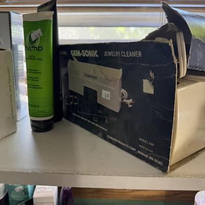 Sale Photo Thumbnail #432: Skin care
Spray tan kit

Table & shelves not included