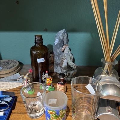 Sale Photo Thumbnail #449: Jar
Shot glasses
Metal bear
Candle