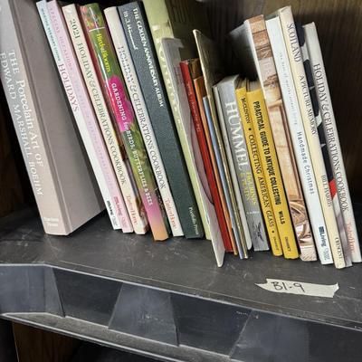 Sale Photo Thumbnail #463: Gardening
Martha Stewart living
Decor books