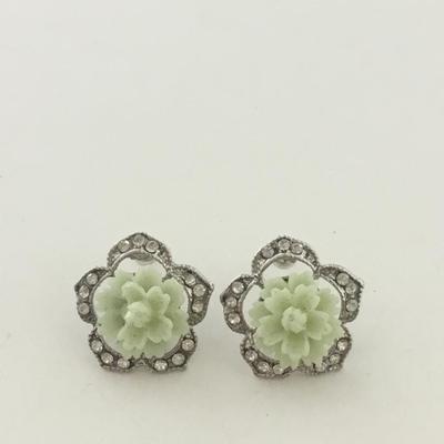 Light green flower fashion earrings