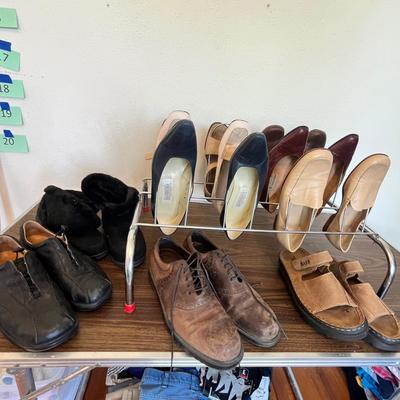 Lot 4 Shoe rack of fancy shoes