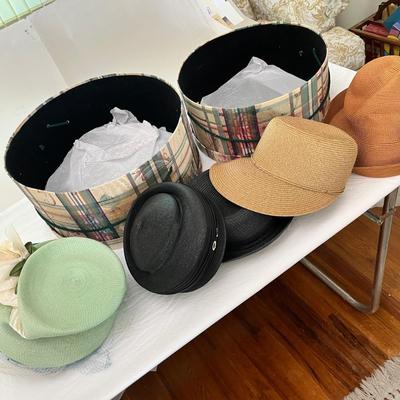 Lot 7 Hats & hat boxes