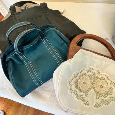 Lot 9 Asst'd purses/ bags