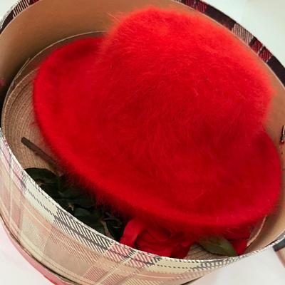 Lot 11 Awesome vintage hats!