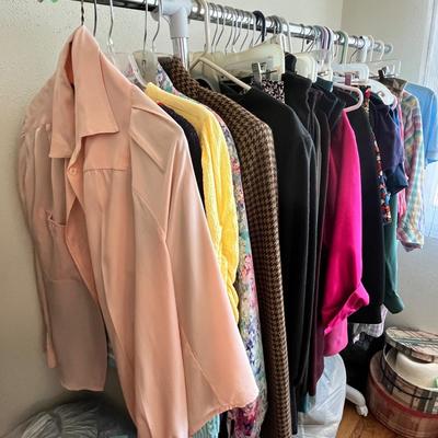 Lot 14 Clothes rack & ladies clothing