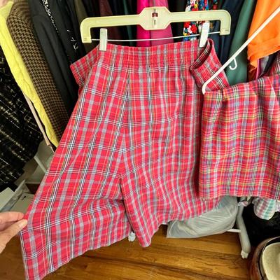 Lot 14 Clothes rack & ladies clothing