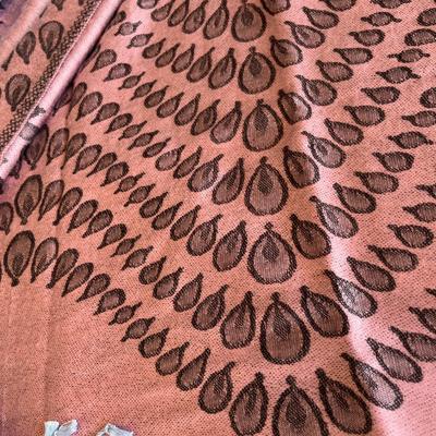 Lot 16 Heavy scarves