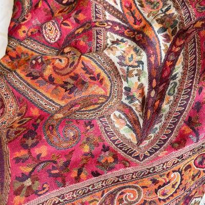Lot 16 Heavy scarves