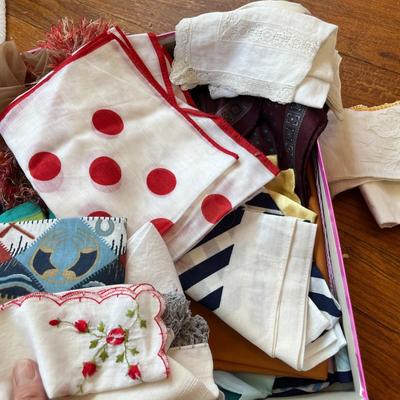 Lot 17 Assorted scarves