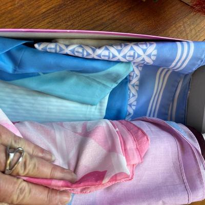 Lot 17 Assorted scarves