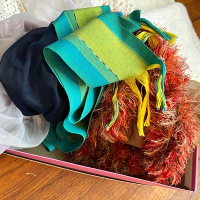 Lot 17 Assorted scarves