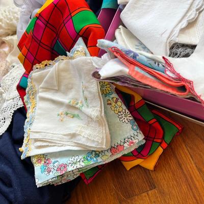Lot 17 Assorted scarves