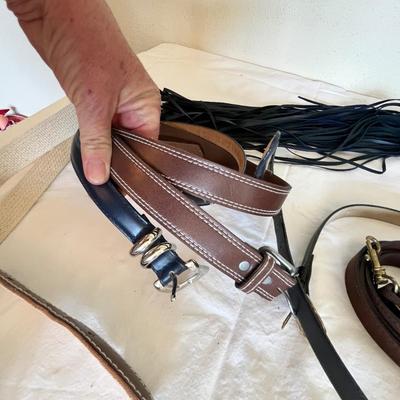 Lot 20 Women's belts