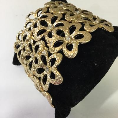 Cute Gold, toned, large, chunky flower statement bracelet