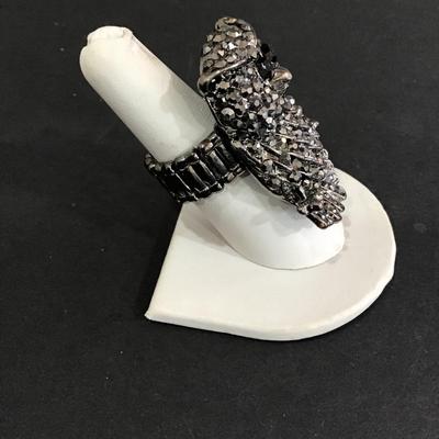 Gunmetal color stretch owl ring