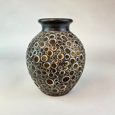 Sale Photo Thumbnail #1150: 8" high x 7" diameter