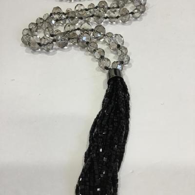 Beautiful very nice Chicos gunmetal Gray tone & Beautiful, faceted, glass bead tassel necklace