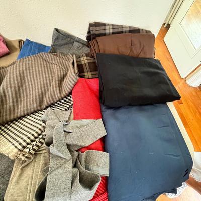 Lot 30 Large lot of material