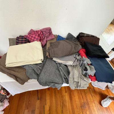 Lot 30 Large lot of material