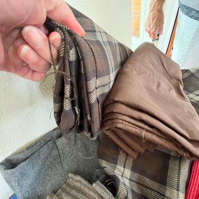 Lot 30 Large lot of material