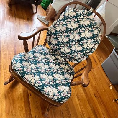 Lot 32 Vintage maple rocker