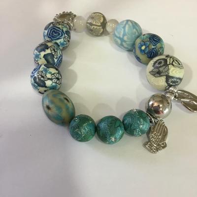 Cute chunky beaded stretch slip Silvertone charms