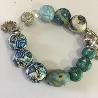 Cute chunky beaded stretch slip Silvertone charms