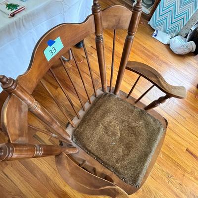 Lot 33 Vintage Early American style rocker